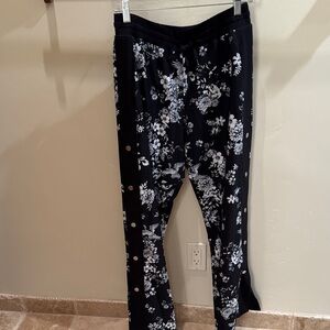 Johnny Was Women’s Signature Bird Track Pant in Black and White